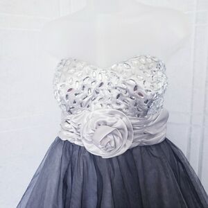 🤍🩵Speechless dress silver top half w/rhinestones bottom black tulle *11